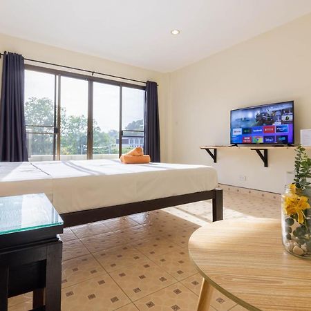 Club22 Kamala Suites, Bãi biển Kamala Ngoại thất bức ảnh