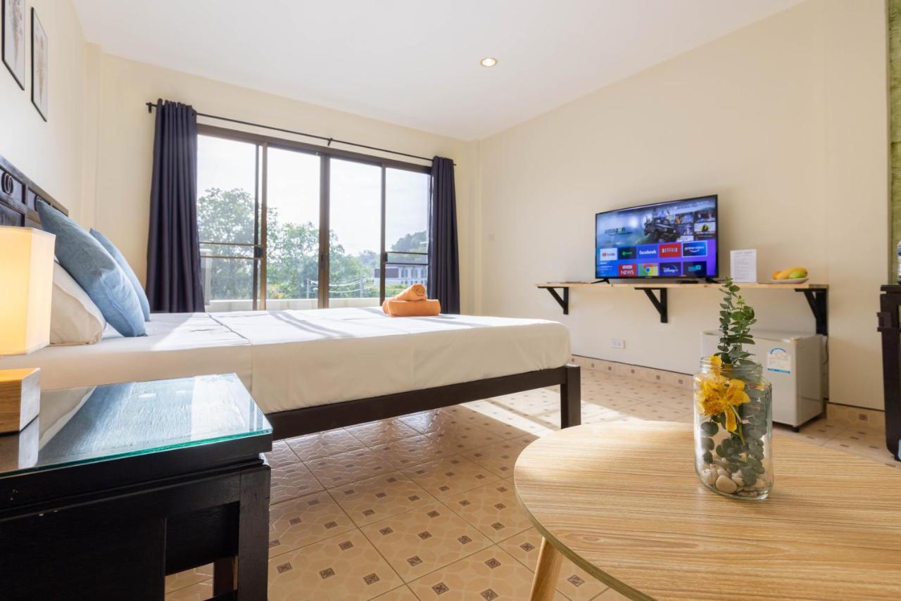 Club22 Kamala Suites, Bãi biển Kamala Ngoại thất bức ảnh