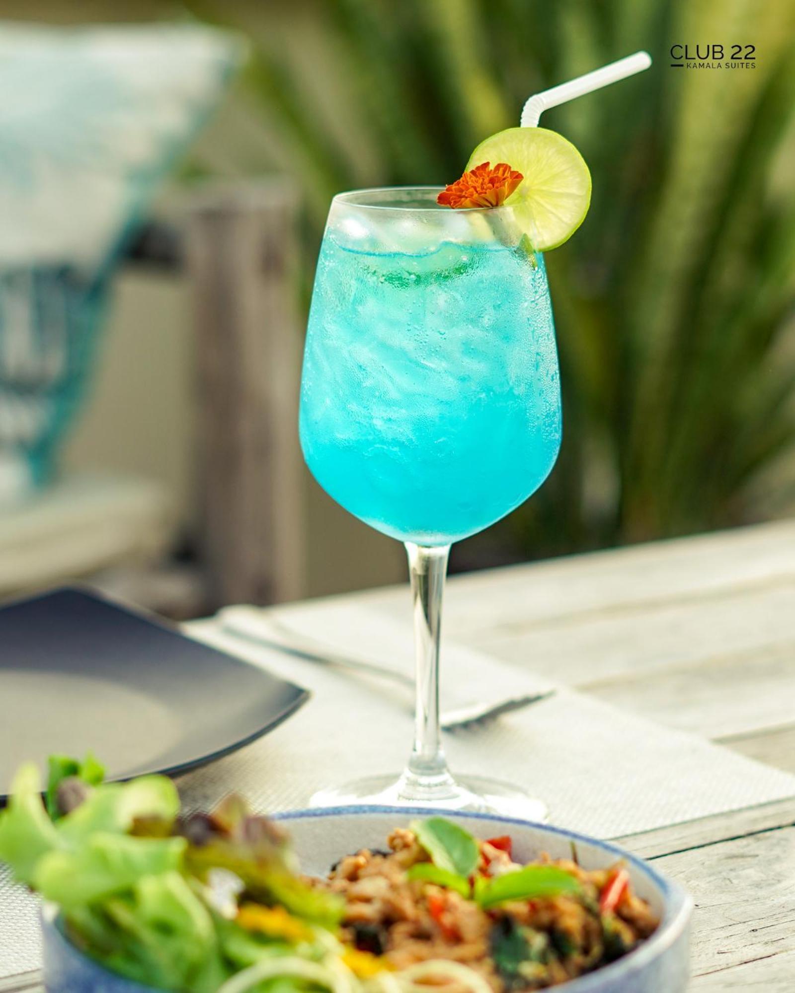 Club22 Kamala Suites, Bãi biển Kamala Ngoại thất bức ảnh