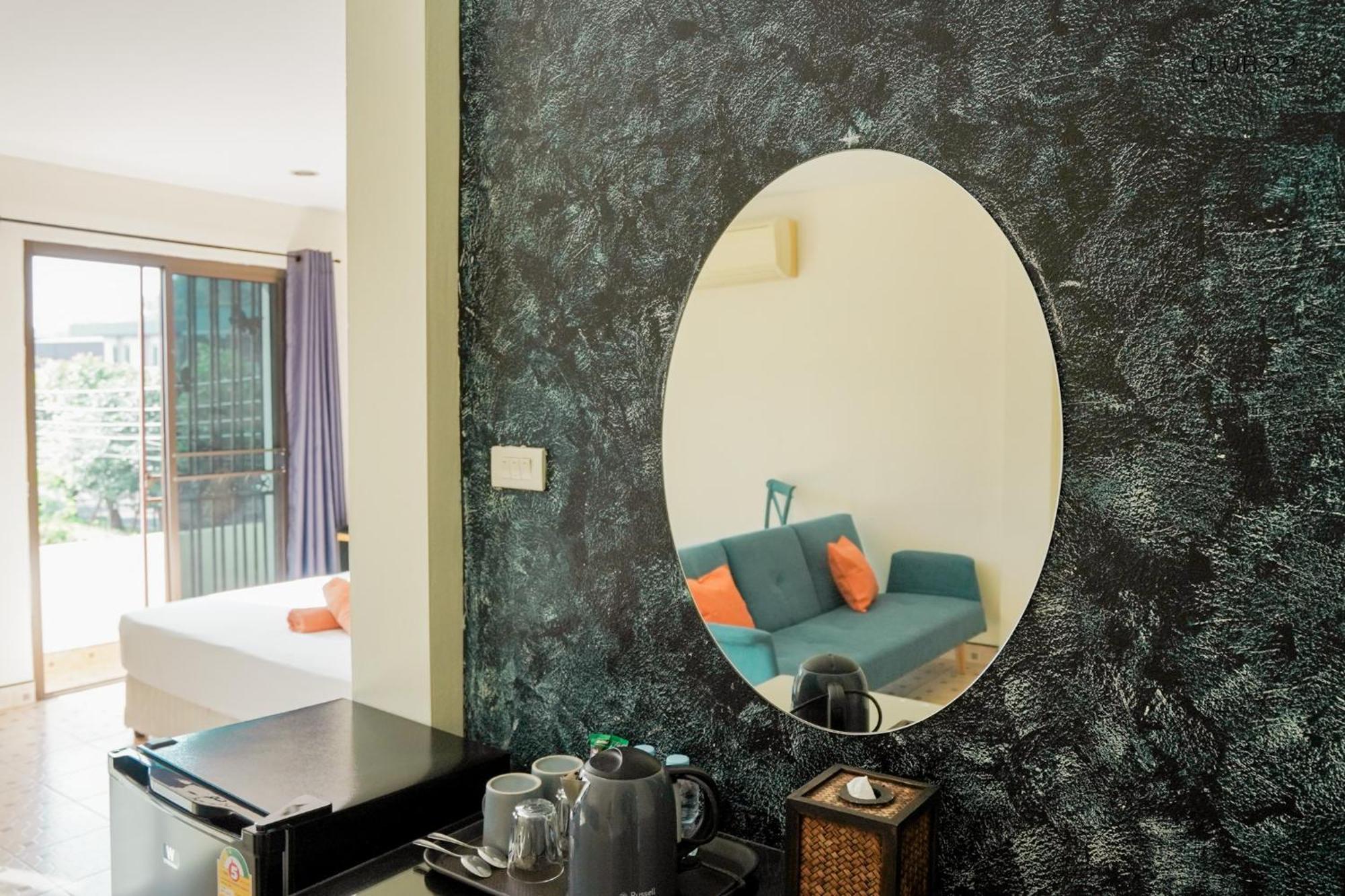 Club22 Kamala Suites, Bãi biển Kamala Ngoại thất bức ảnh